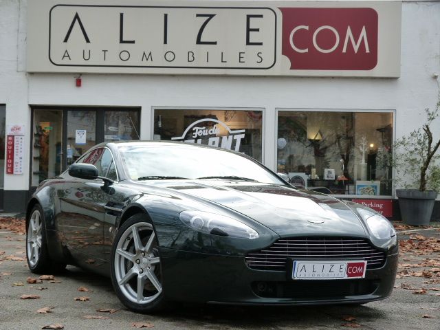 aston martin V8 VANTAGE