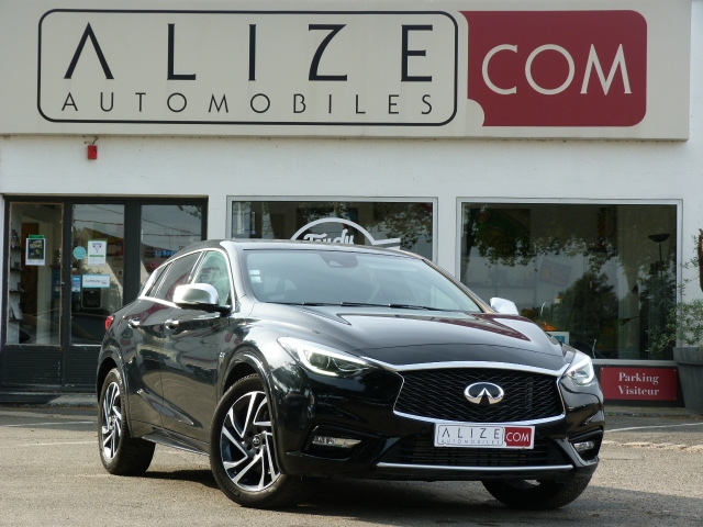 infiniti Q30