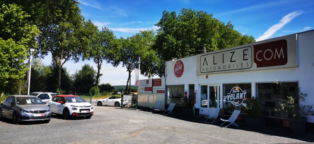 La société Alizé Automobiles - 60 voitures d'occasion à vendre sur 3000m2 de parc d'exposition